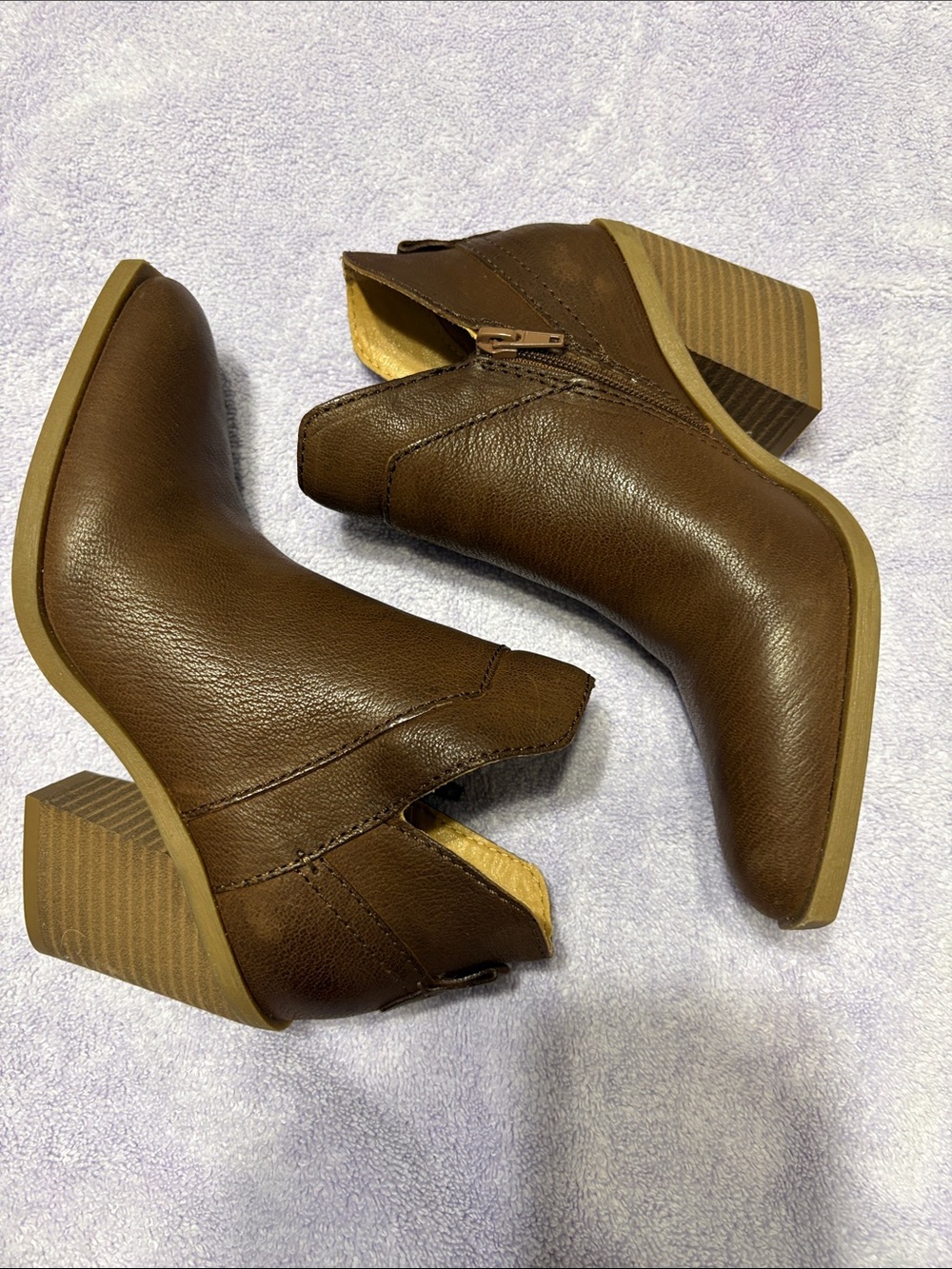 CROWN VINTAGE Women's Brown Leather Ankle Boots - Classic Block Heel